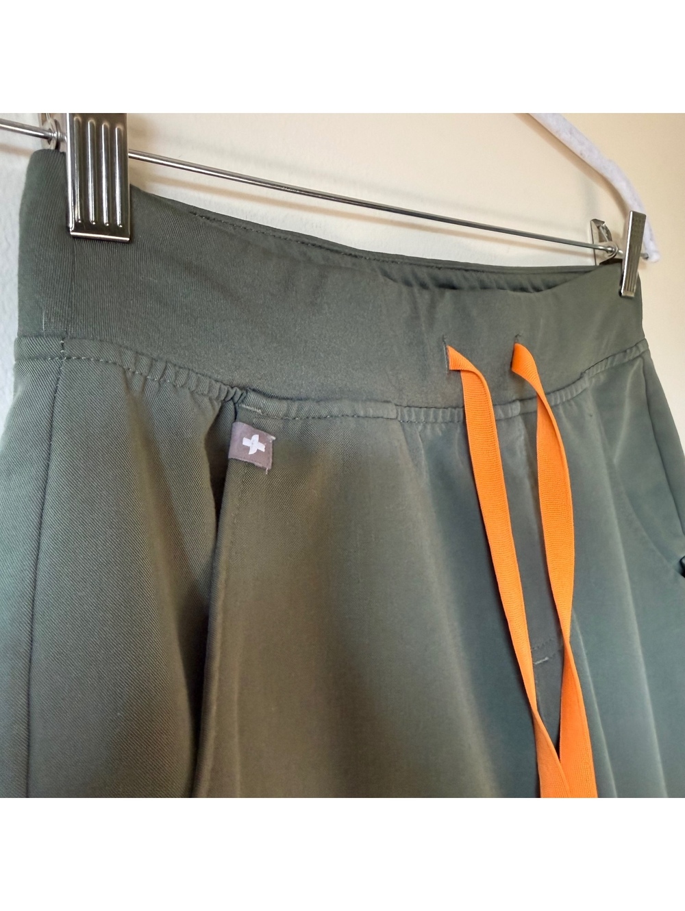 FIGS Zamora Jogger women’s Scrub Pants Olive Green XS/P Technical Collection V - Picture 4 of 8